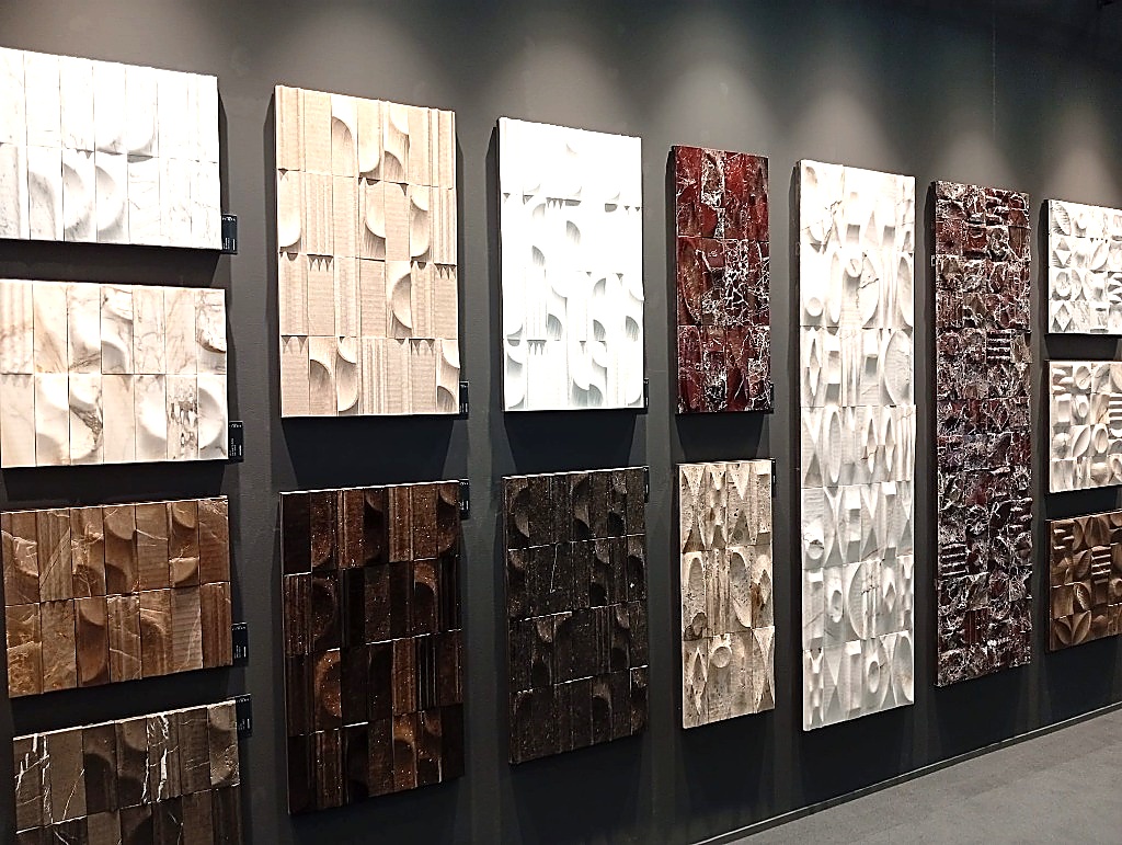 Pannelli e superfici scultoree in marmo e pietra a Cersaie 2026